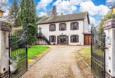 Belle maison ancienne avec dépendances