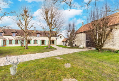 Maison de charme et de caractère avec piscine.